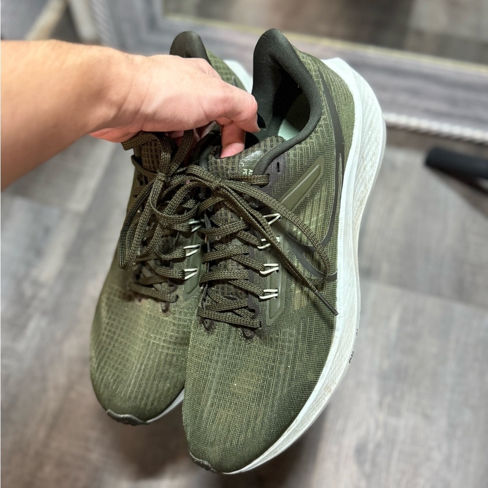 Nike Men's Air Zoom Pegasus 39 running shoes in the "Cargo Khaki" - Picture 2 of 5